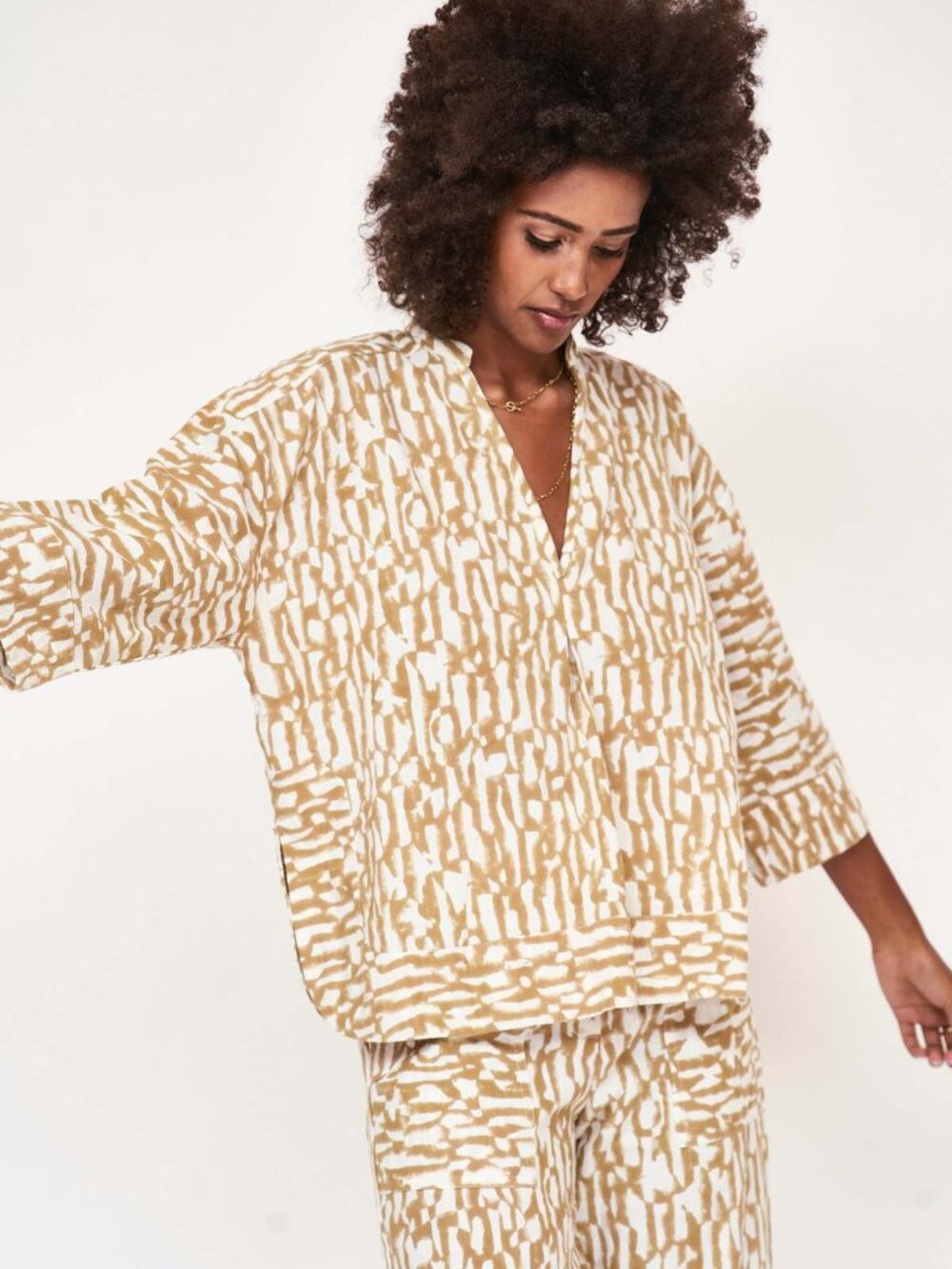 MIRTH (ANTHROPOLOGIE) cotton khaki print blouse - Picture 2 of 13